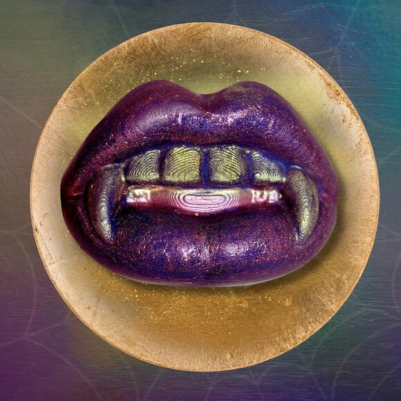 Vampire Kisses Wax Melt: Damp Woods Pumpkin Clove Nutmeg Apple Patchouli Scent - Picture 5 of 10